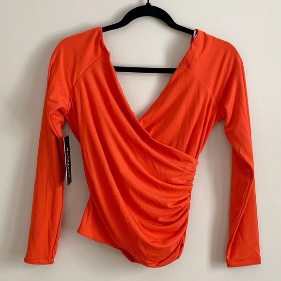 🆕NWT! Marciano Megan Top in Fenna Red, Size Medium - Picture 5 of 5